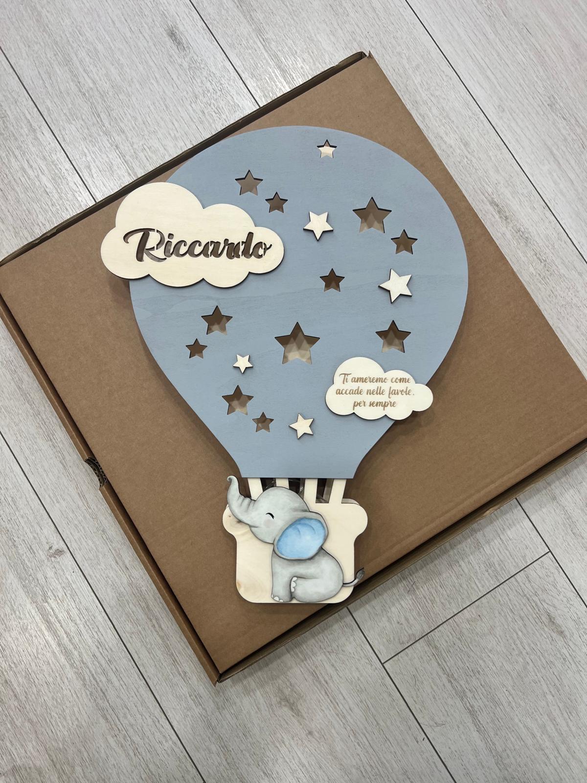 LAMPADA IN LEGNO GRIGIA PERSONALIZZATA CON NOME DEDICA E PERSOAGGIO ELEFANTE