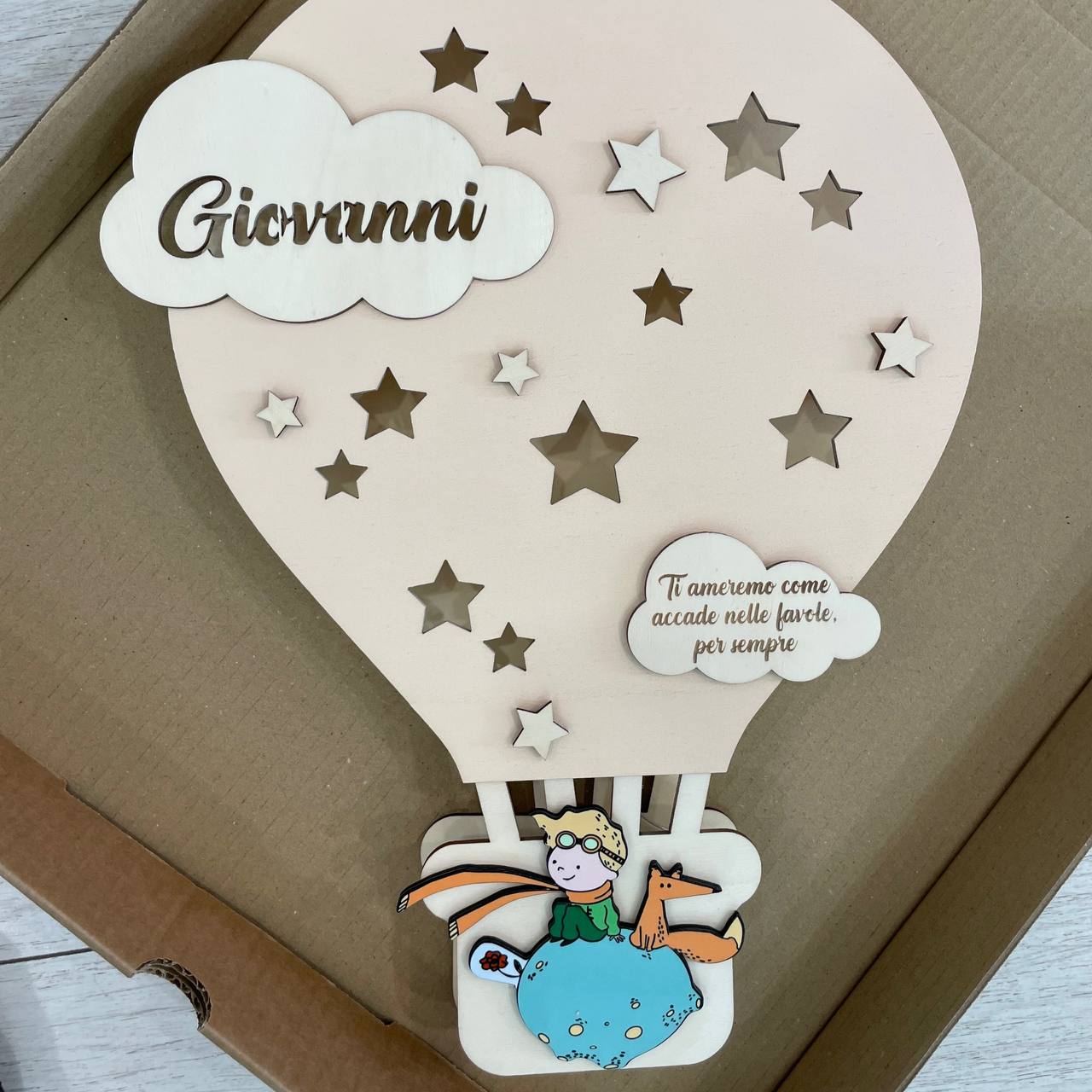 LAMPADA IN LEGNO PERSONALIZZATA BEIGE CON NOME DEDICA E PERSONAGGO