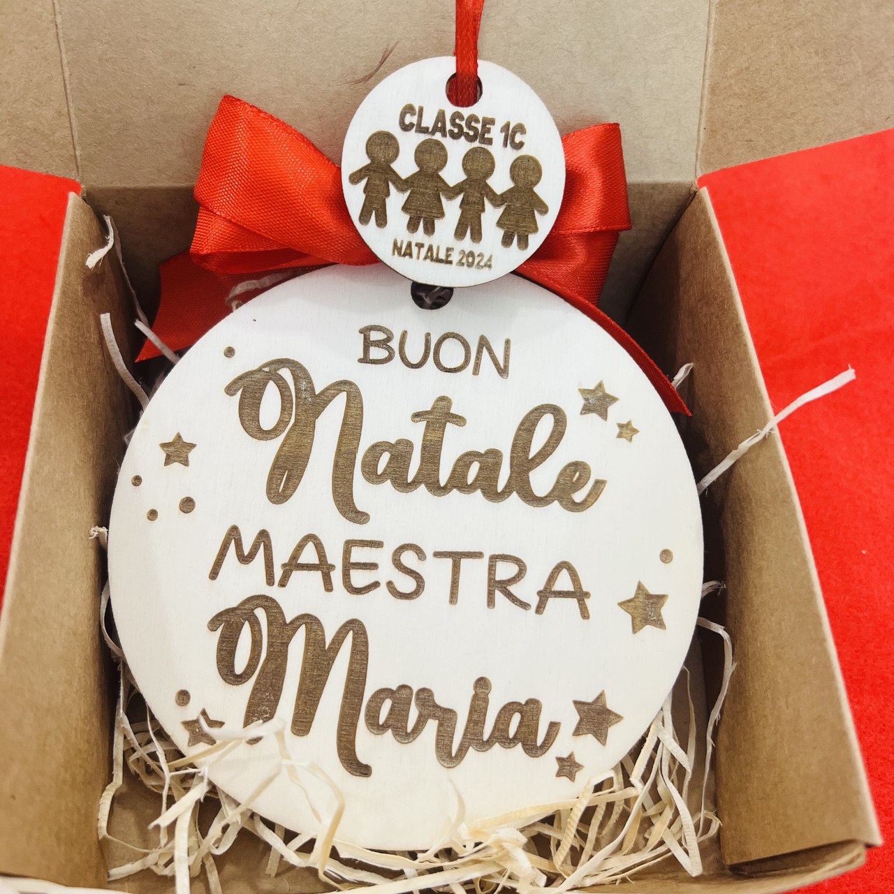 ORNAMENTO DI NATALE PER ALBERO IN LEGNO CON DEDICA PER MAESTRA