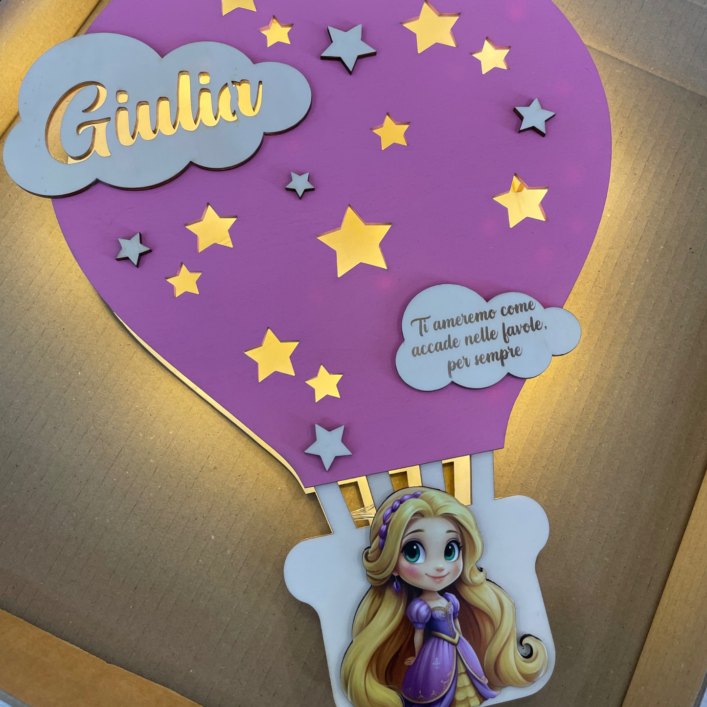 LAMPADA IN LEGNO PERSONALIZZATA ROSA CON NOME DEDICA E PERSONAGGO