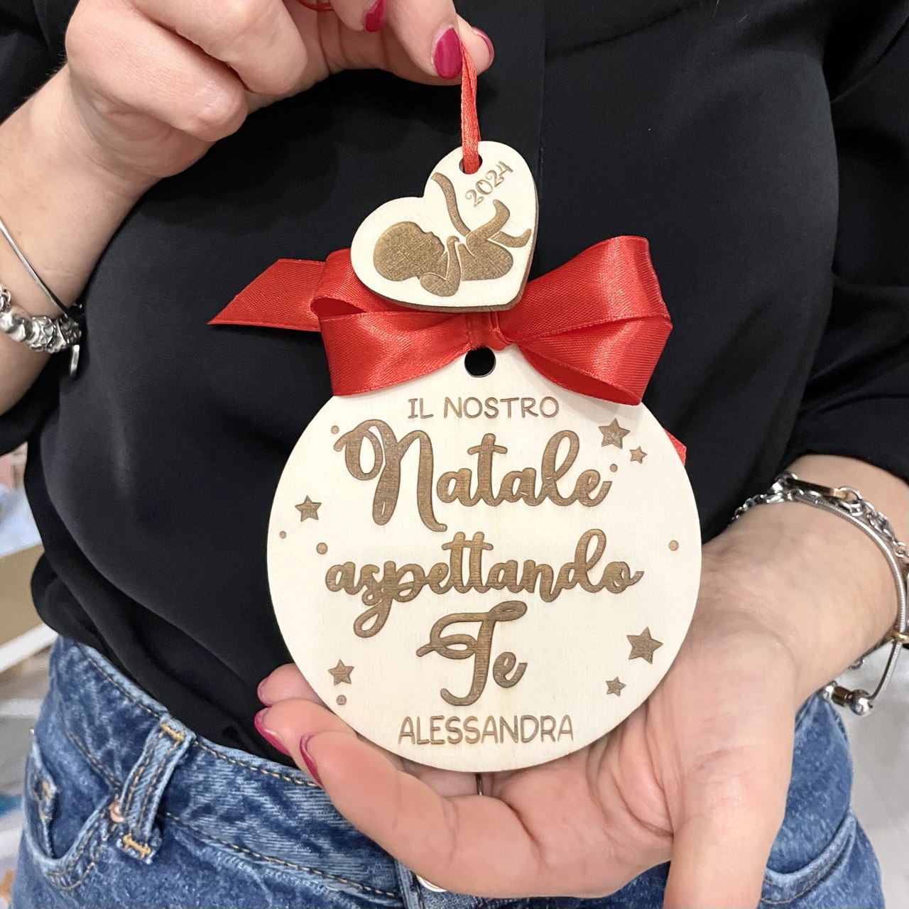 ORNAMENTO DI NATALE PER ALBERO IN LEGNO CON DEDICA DOLCE ATTESA