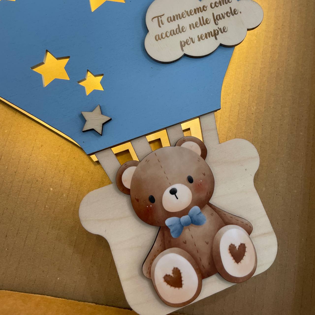 LAMPADA IN LEGNO PERSONALIZZATA CELESTE CON NOME DEDICA E PERSONAGGO