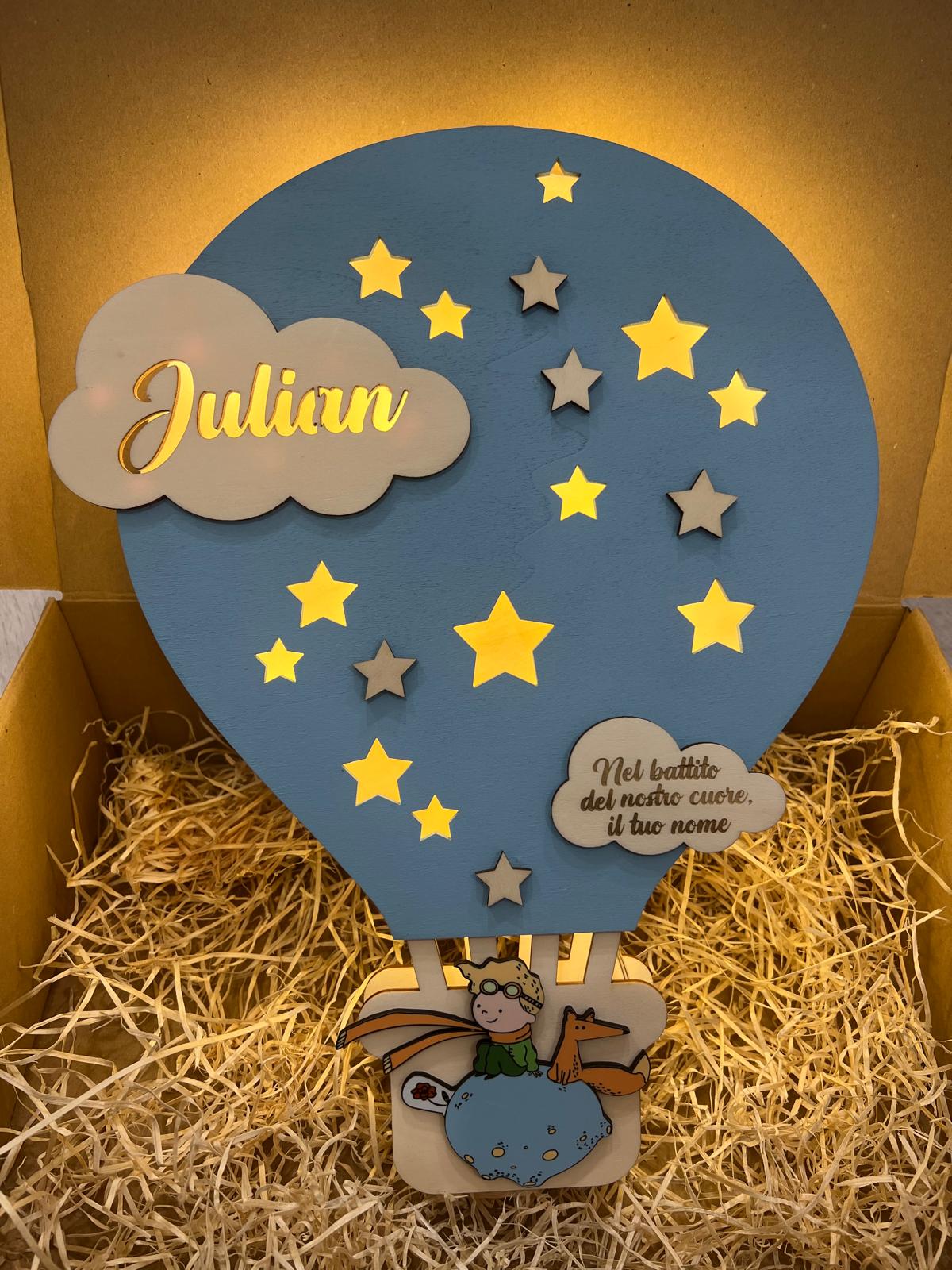 LAMPADA IN LEGNO CELESTE PERSONALIZZATA CON NOME DEDICA E PERSOAGGIO