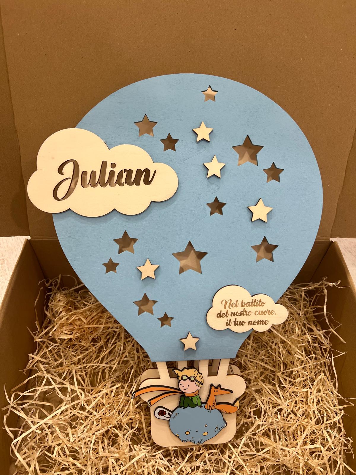 LAMPADA IN LEGNO CELESTE PERSONALIZZATA CON NOME DEDICA E PERSOAGGIO