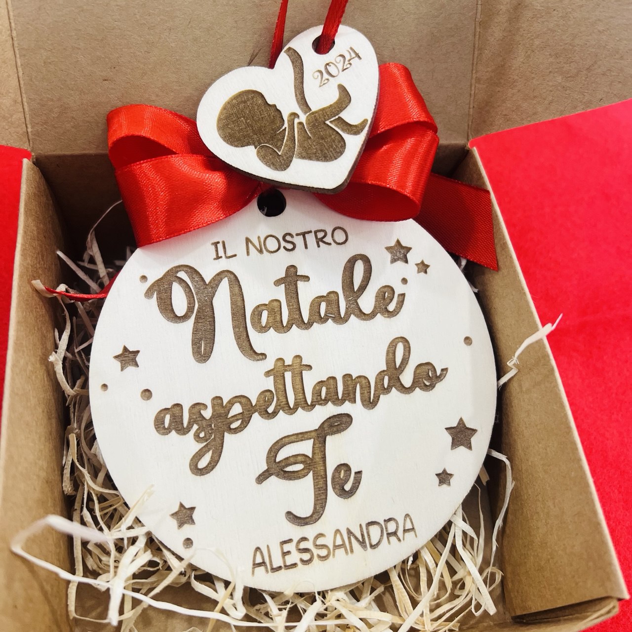 ORNAMENTO DI NATALE PER ALBERO IN LEGNO CON DEDICA DOLCE ATTESA
