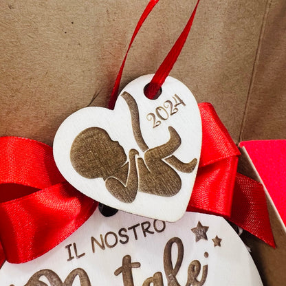 ORNAMENTO DI NATALE PER ALBERO IN LEGNO CON DEDICA DOLCE ATTESA