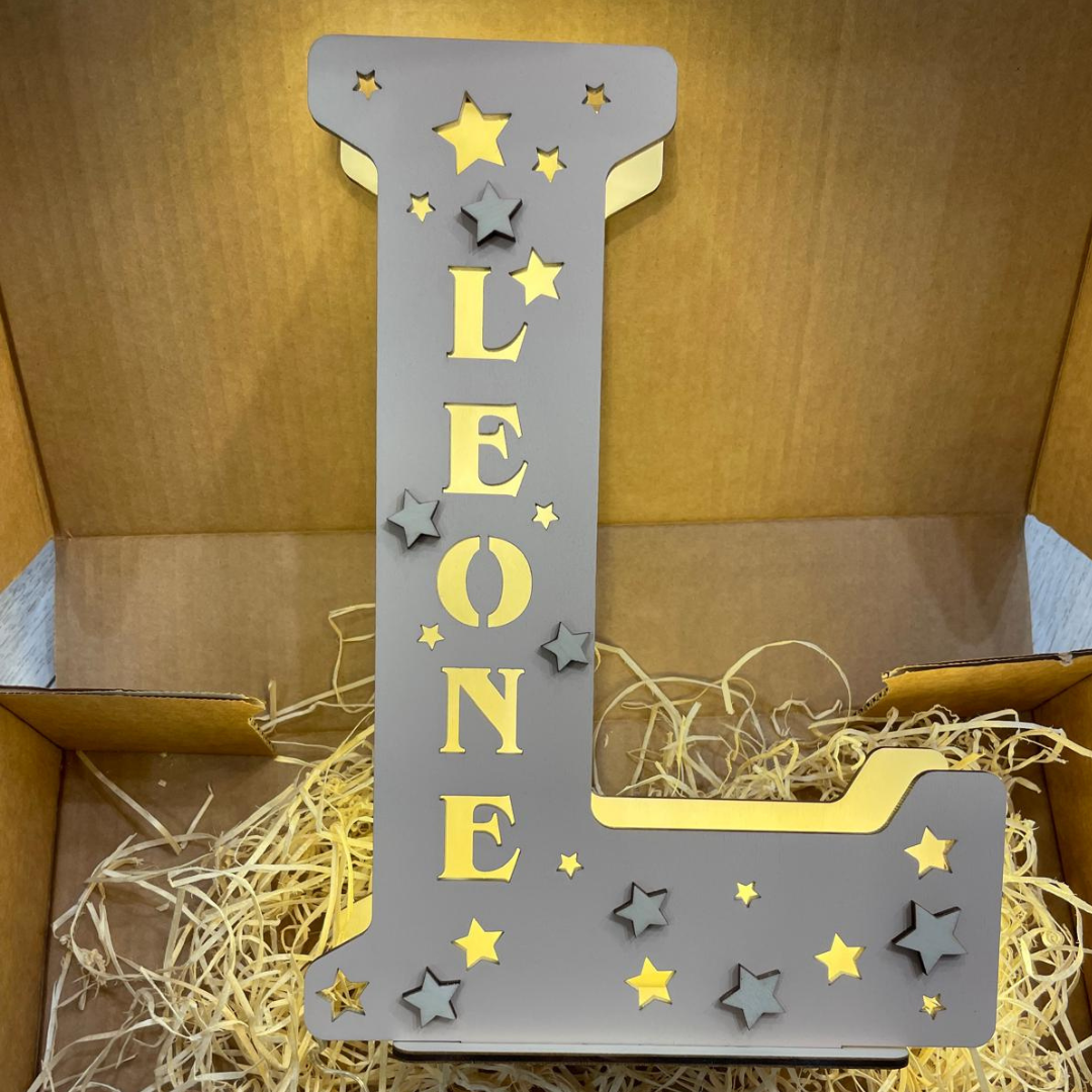 LETTERA BEIGE Lampada in legno