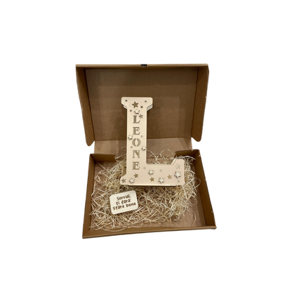 LETTERA BEIGE Lampada in legno
