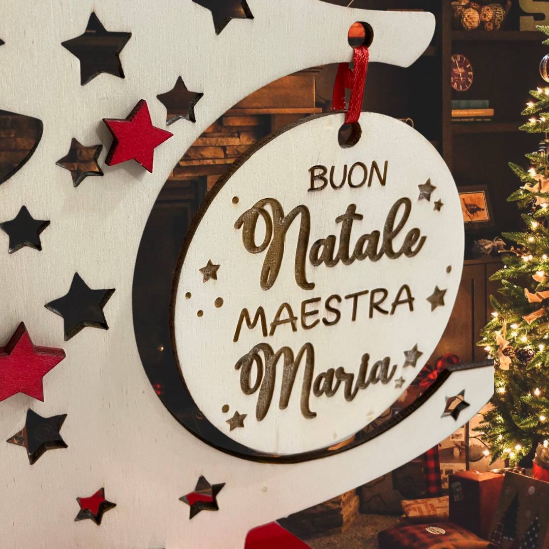 Albero di Natale con pallina pendente