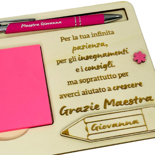 PORTA APPUNTI PER MAESTRA CON DEDICA IN LEGNO PERSONALIZZATO